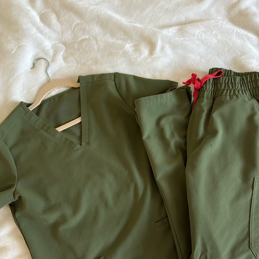 Moss Green Figs Scrubs Set